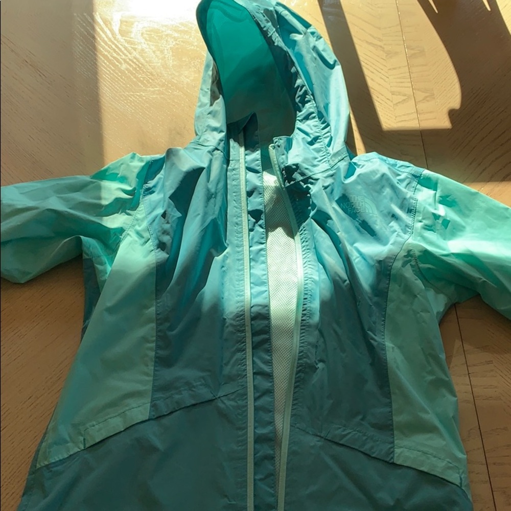 blue northface windbreaker